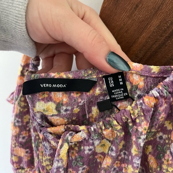 Cute flower dress - Picture 3 of 3